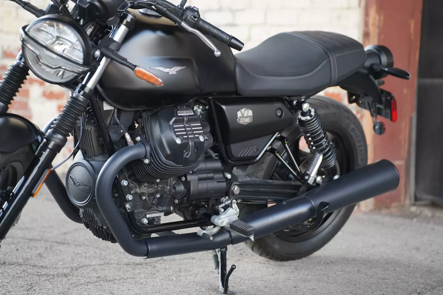 2024 Moto Guzzi V7 Stone - Nero Ruvido