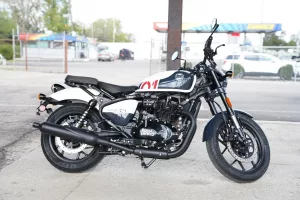 2025 Royal Enfield Shotgun 650 - Stencil White