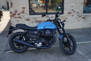 2026 Moto Guzzi V7 Stone - Blu Profondo