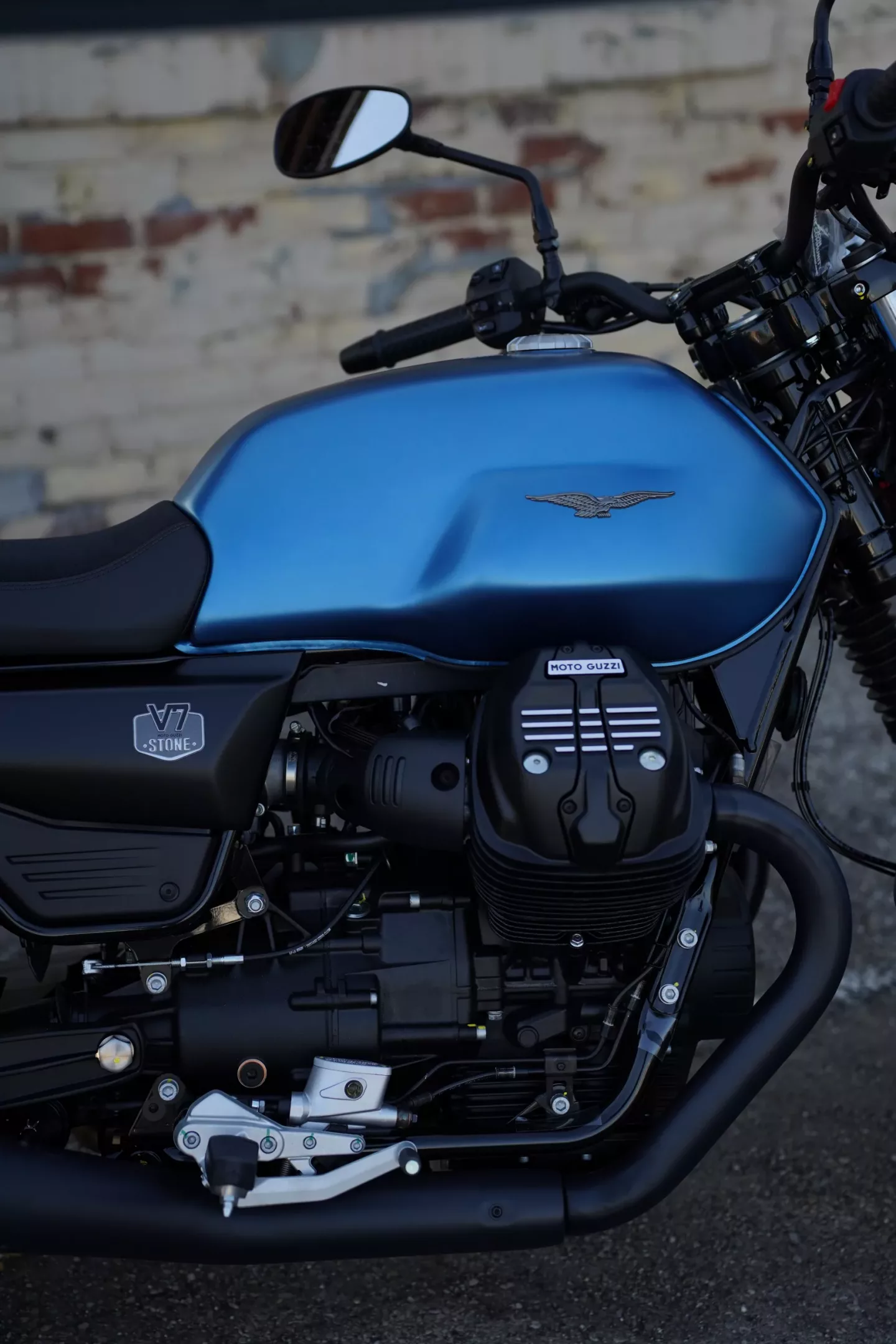 2026 Moto Guzzi V7 Stone - Blu Profondo