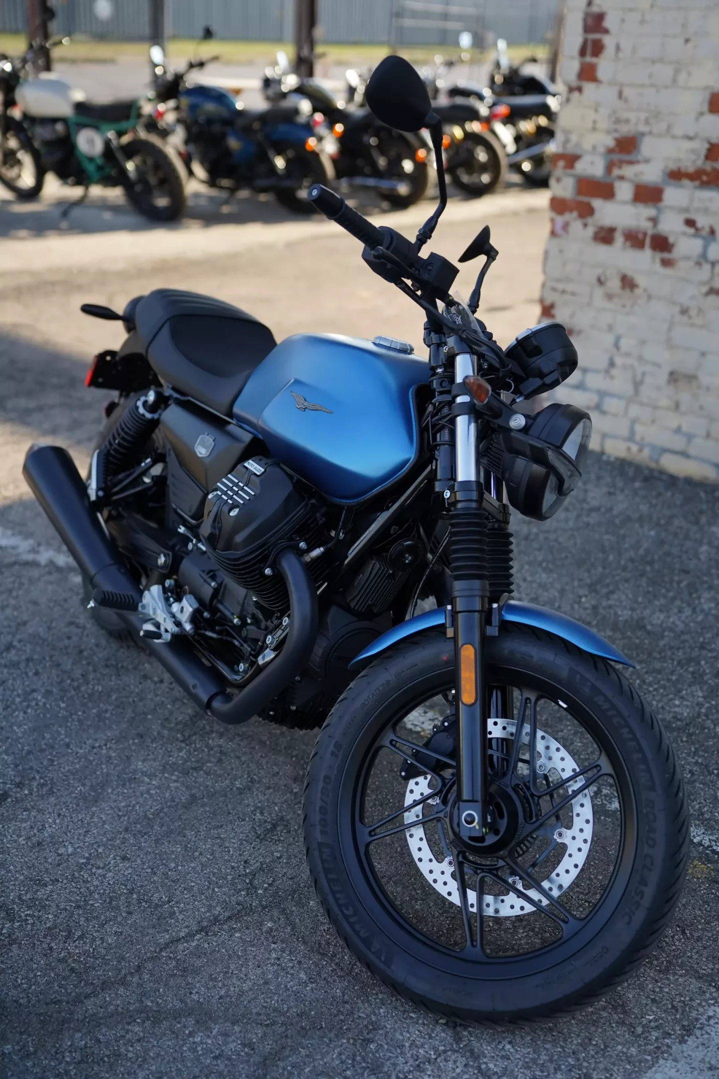 2026 Moto Guzzi V7 Stone - Blu Profondo