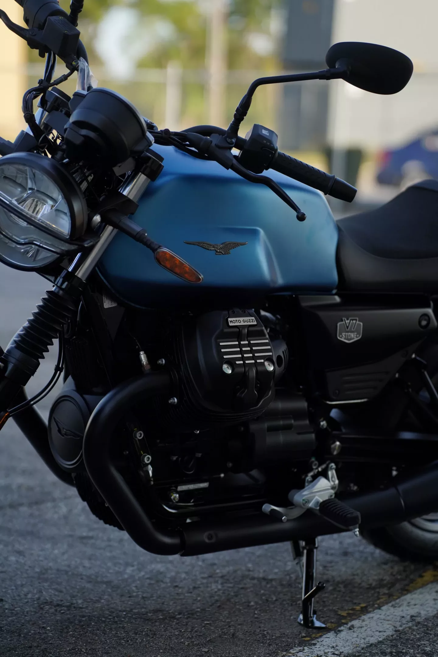 2026 Moto Guzzi V7 Stone - Blu Profondo