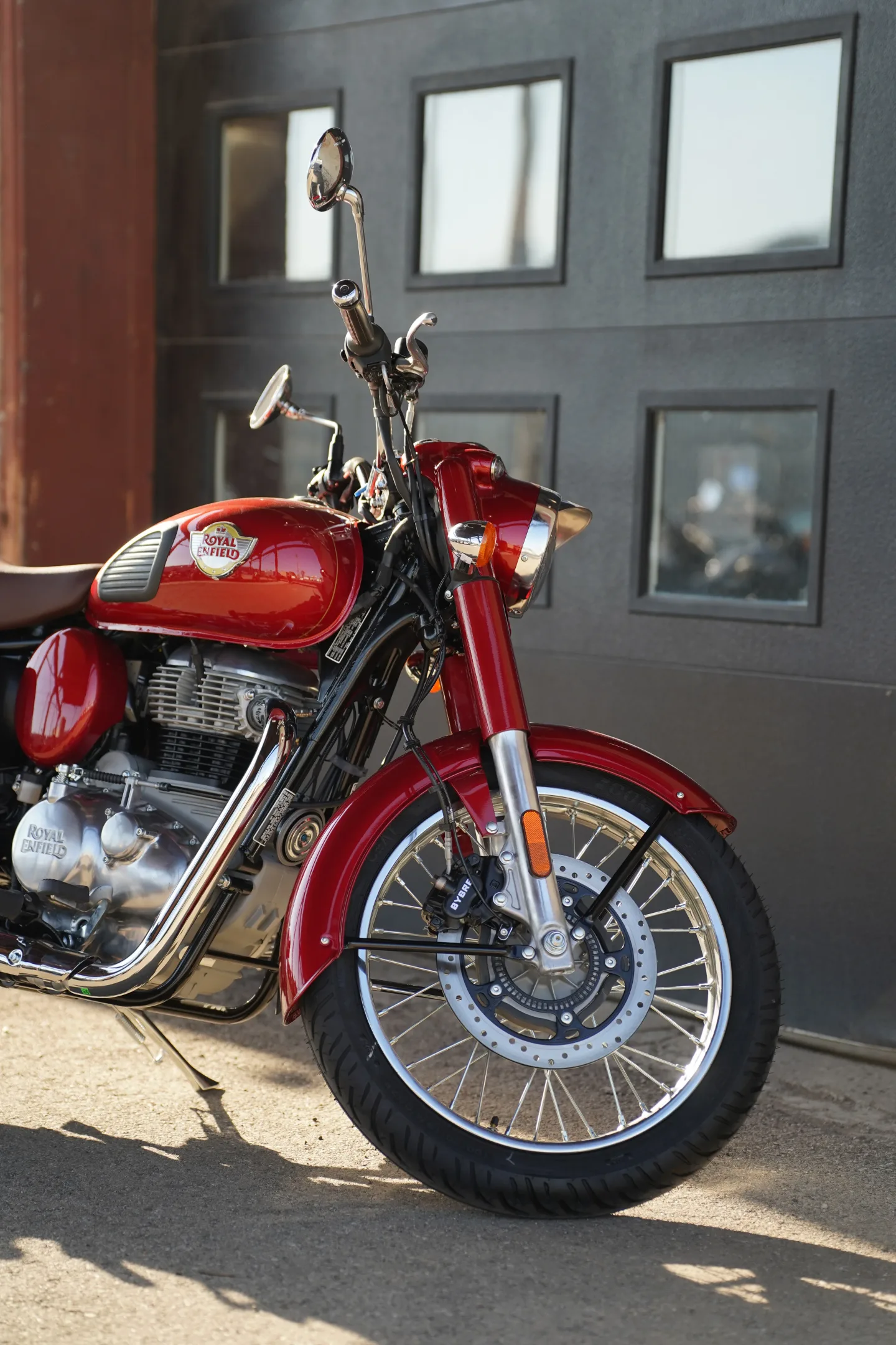 2027 Royal Enfield Classic 350 - Madras Red