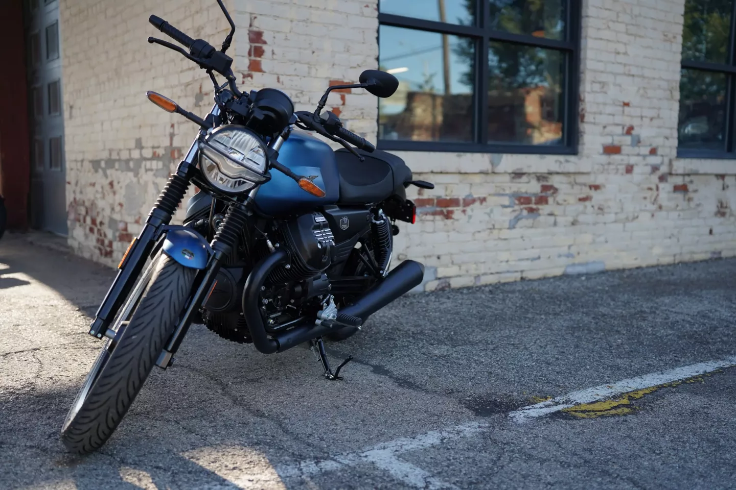 2026 Moto Guzzi V7 Stone - Blu Profondo