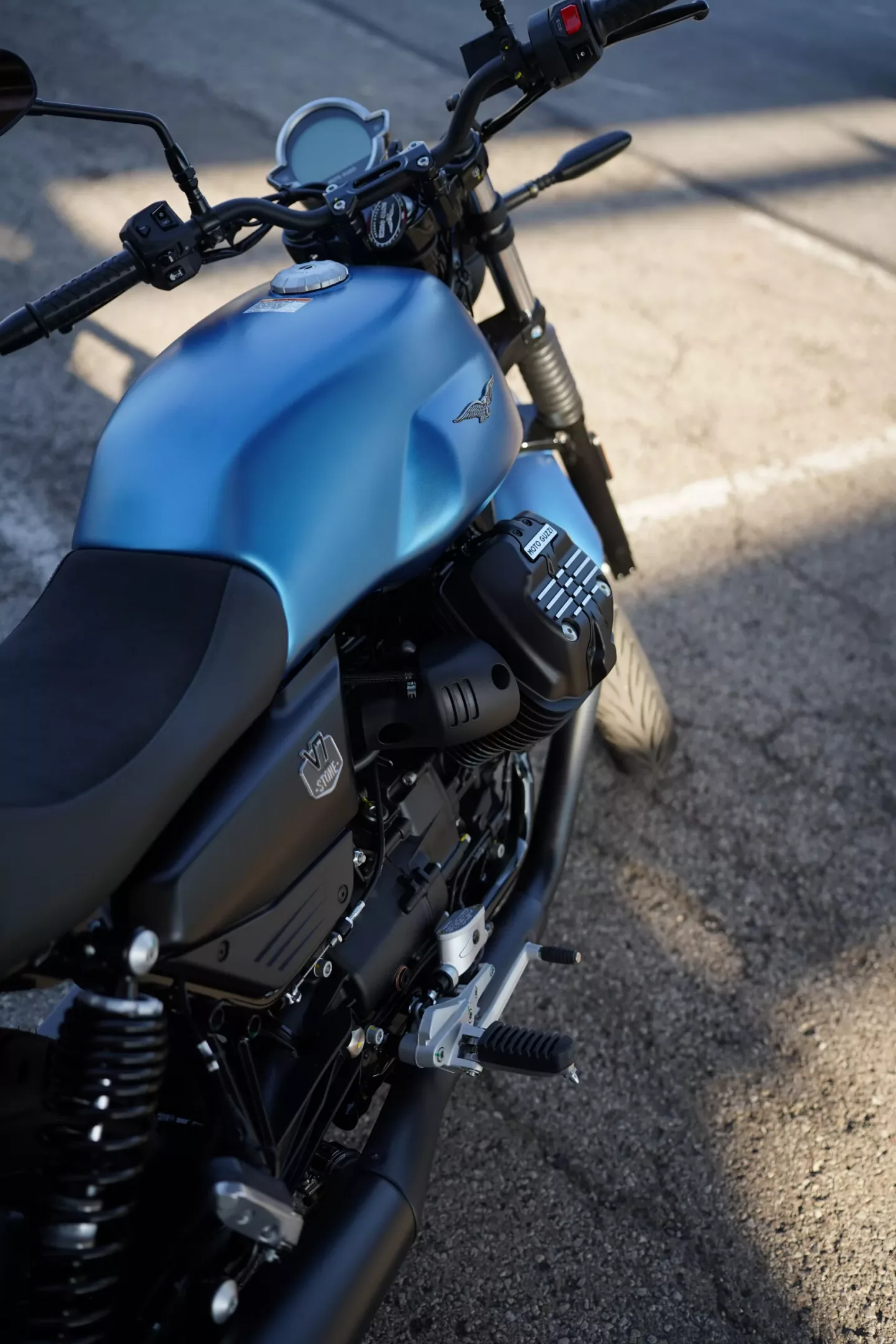 2026 Moto Guzzi V7 Stone - Blu Profondo