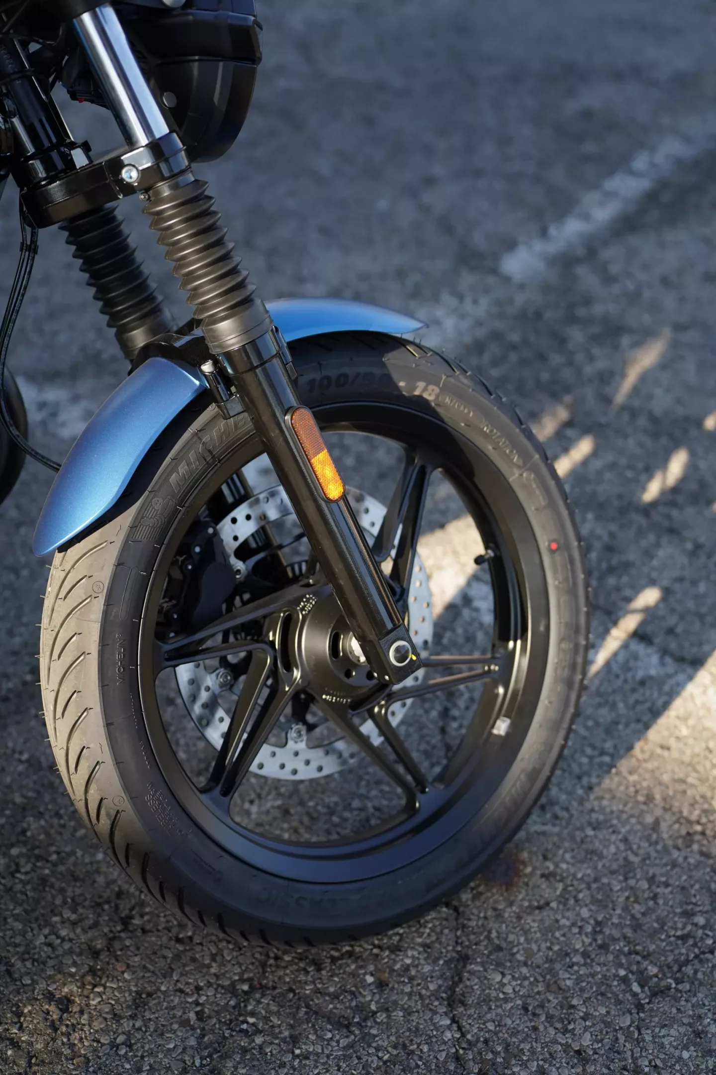 2026 Moto Guzzi V7 Stone - Blu Profondo