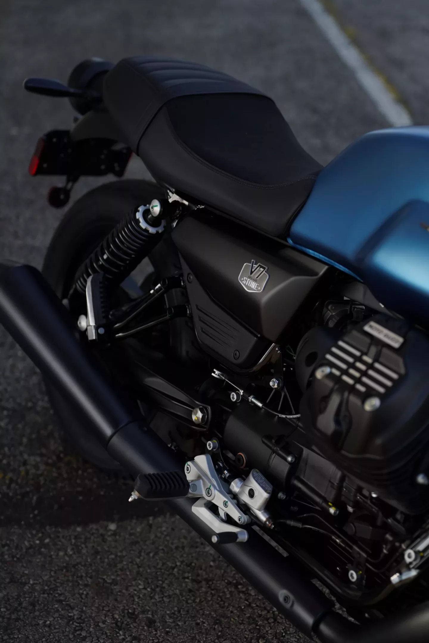 2026 Moto Guzzi V7 Stone - Blu Profondo
