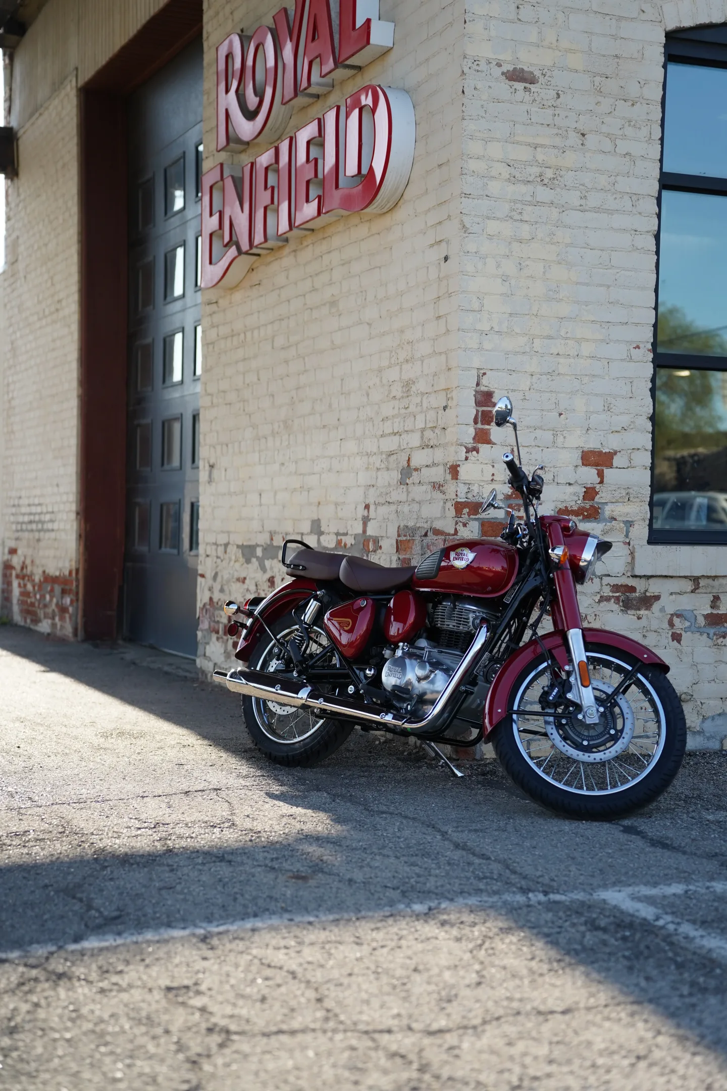 2027 Royal Enfield Classic 350 - Madras Red