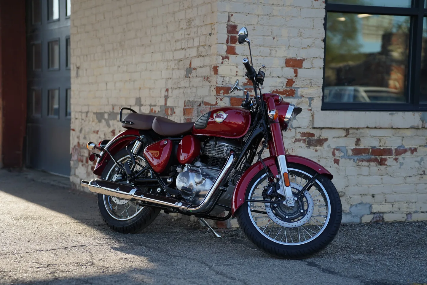 2027 Royal Enfield Classic 350 - Madras Red