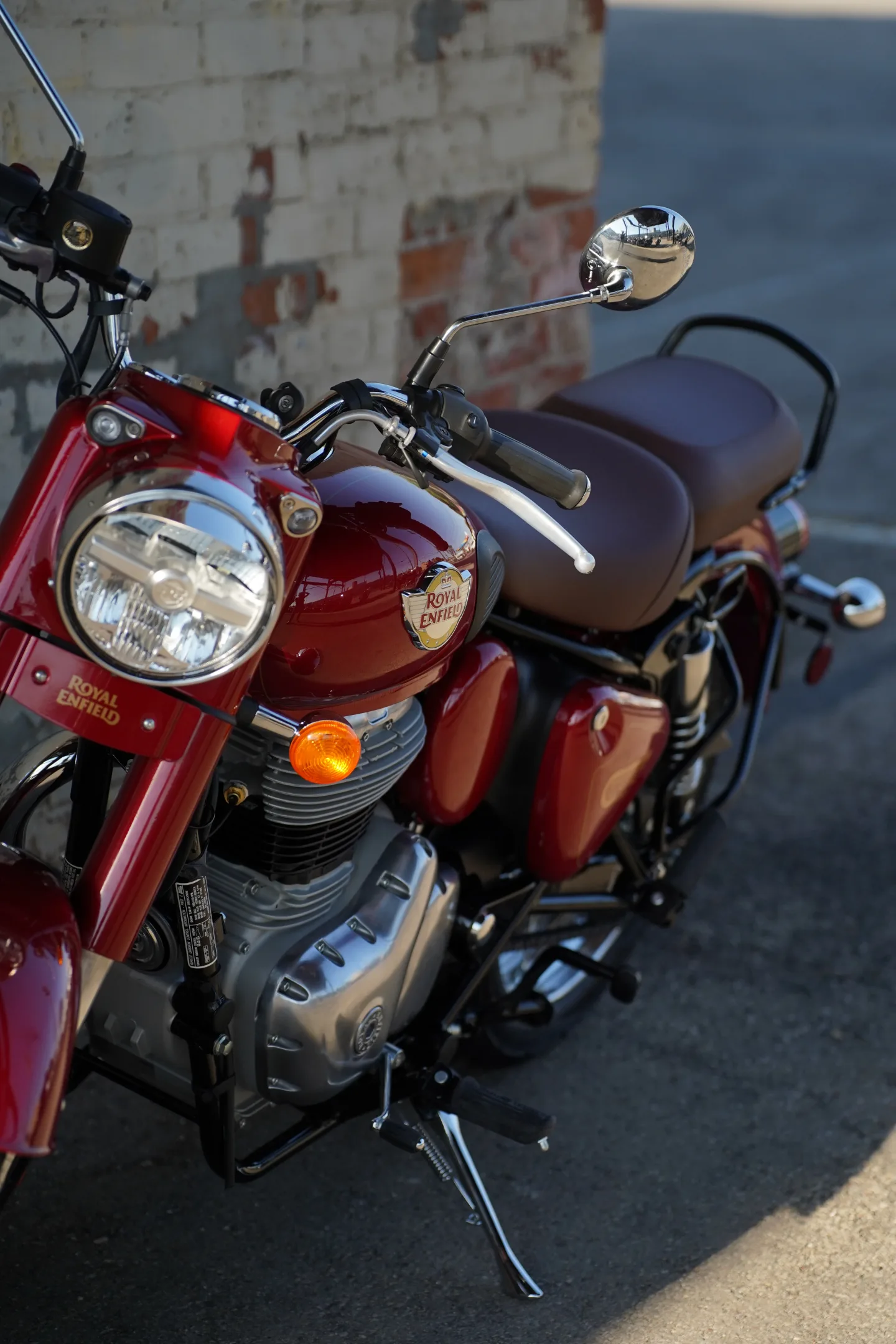 2027 Royal Enfield Classic 350 - Madras Red