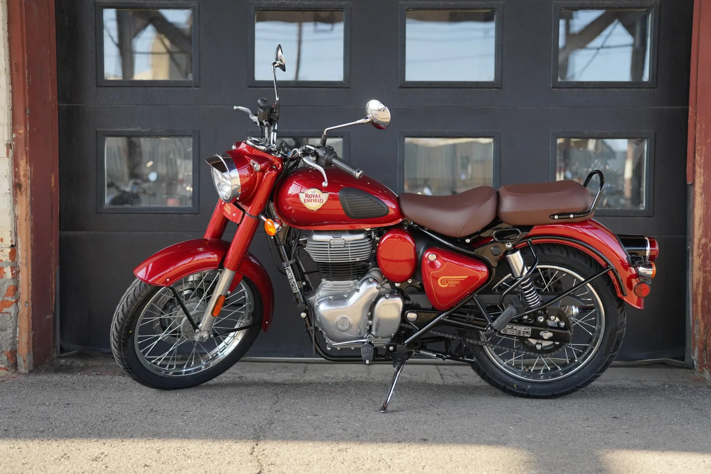 2027 Royal Enfield Classic 350 - Madras Red