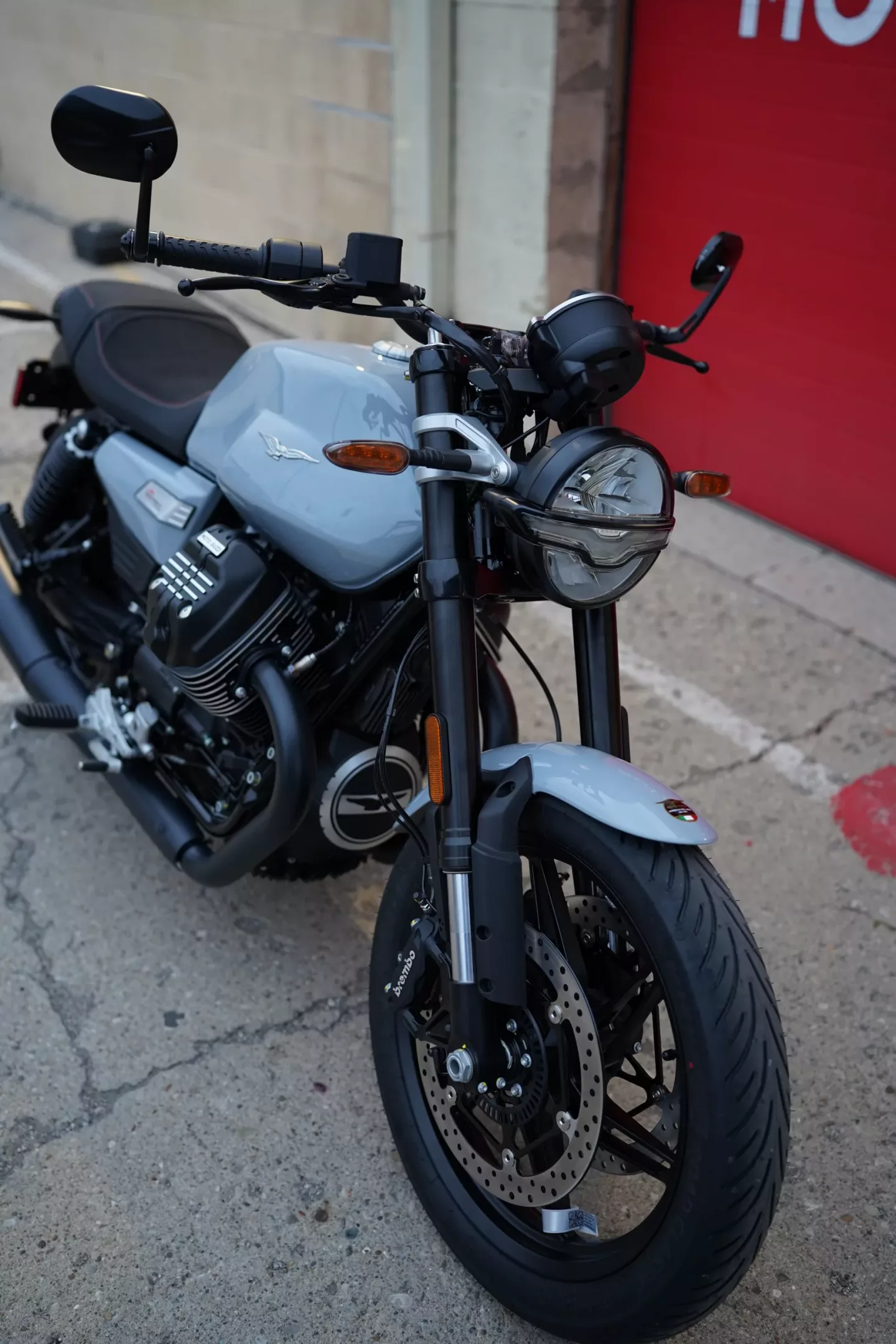 DSC07947 2027 Moto Guzzi V7 Sport - Grigio Lario