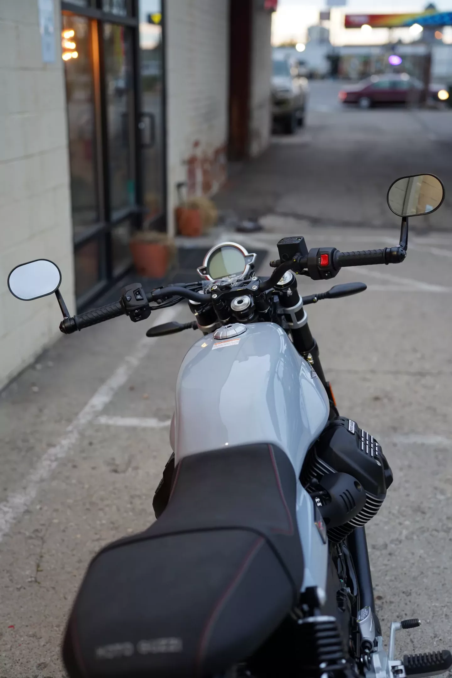 DSC07950 2027 Moto Guzzi V7 Sport - Grigio Lario