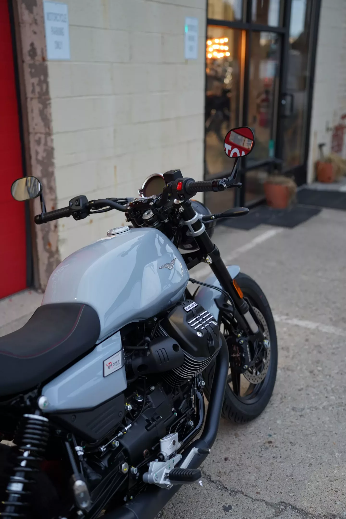 DSC07951 2027 Moto Guzzi V7 Sport - Grigio Lario
