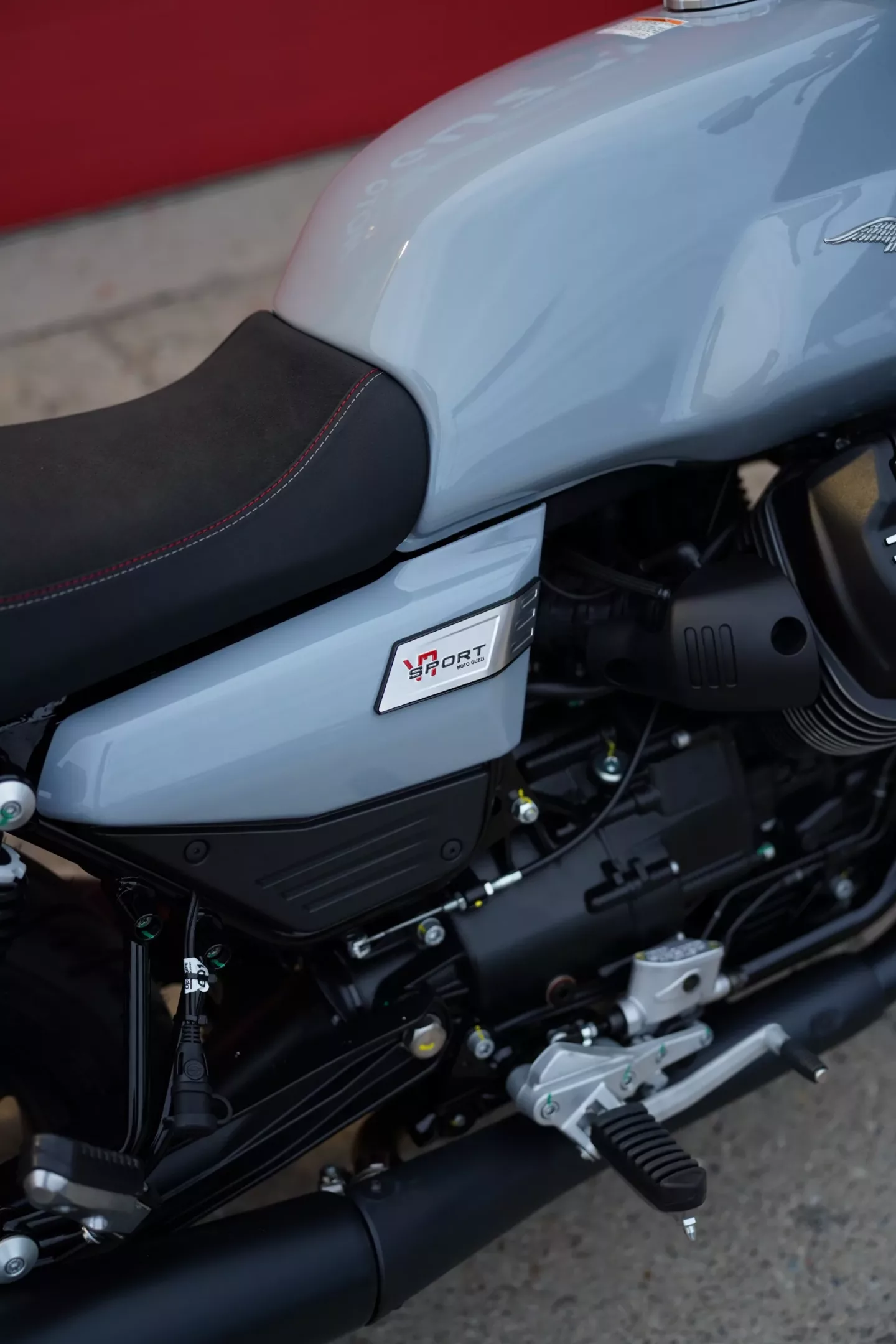 DSC07952 2027 Moto Guzzi V7 Sport - Grigio Lario