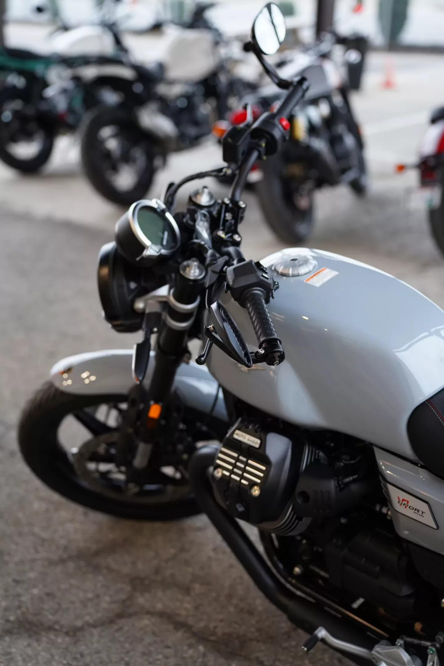 DSC07959 2027 Moto Guzzi V7 Sport - Grigio Lario