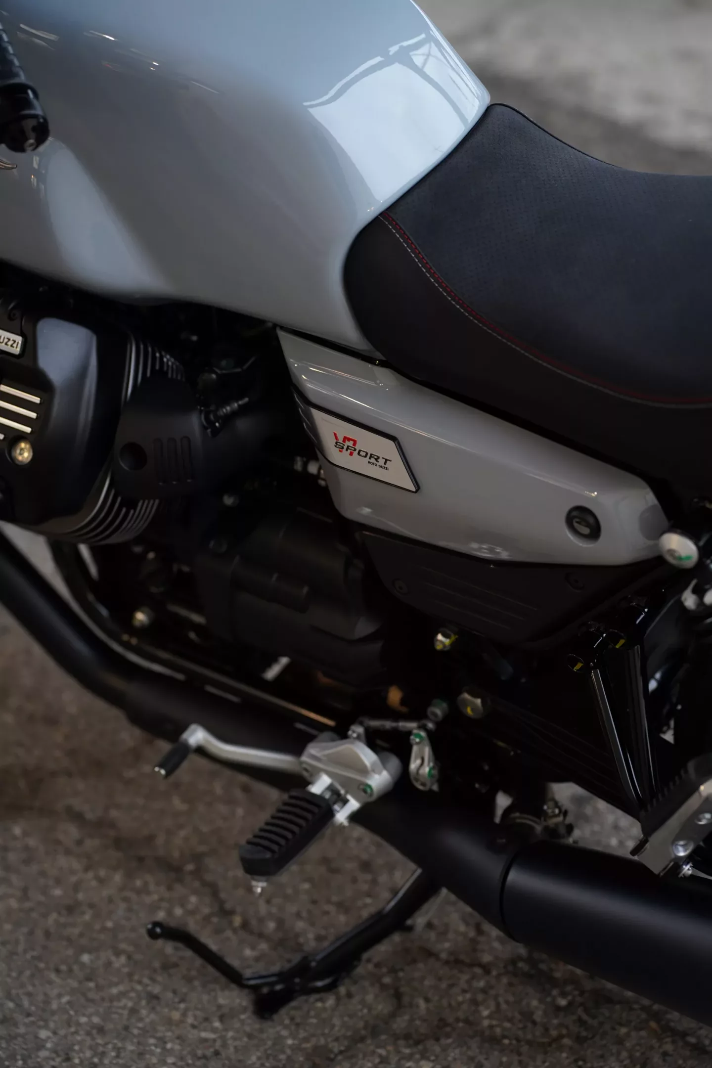 DSC07960 2027 Moto Guzzi V7 Sport - Grigio Lario