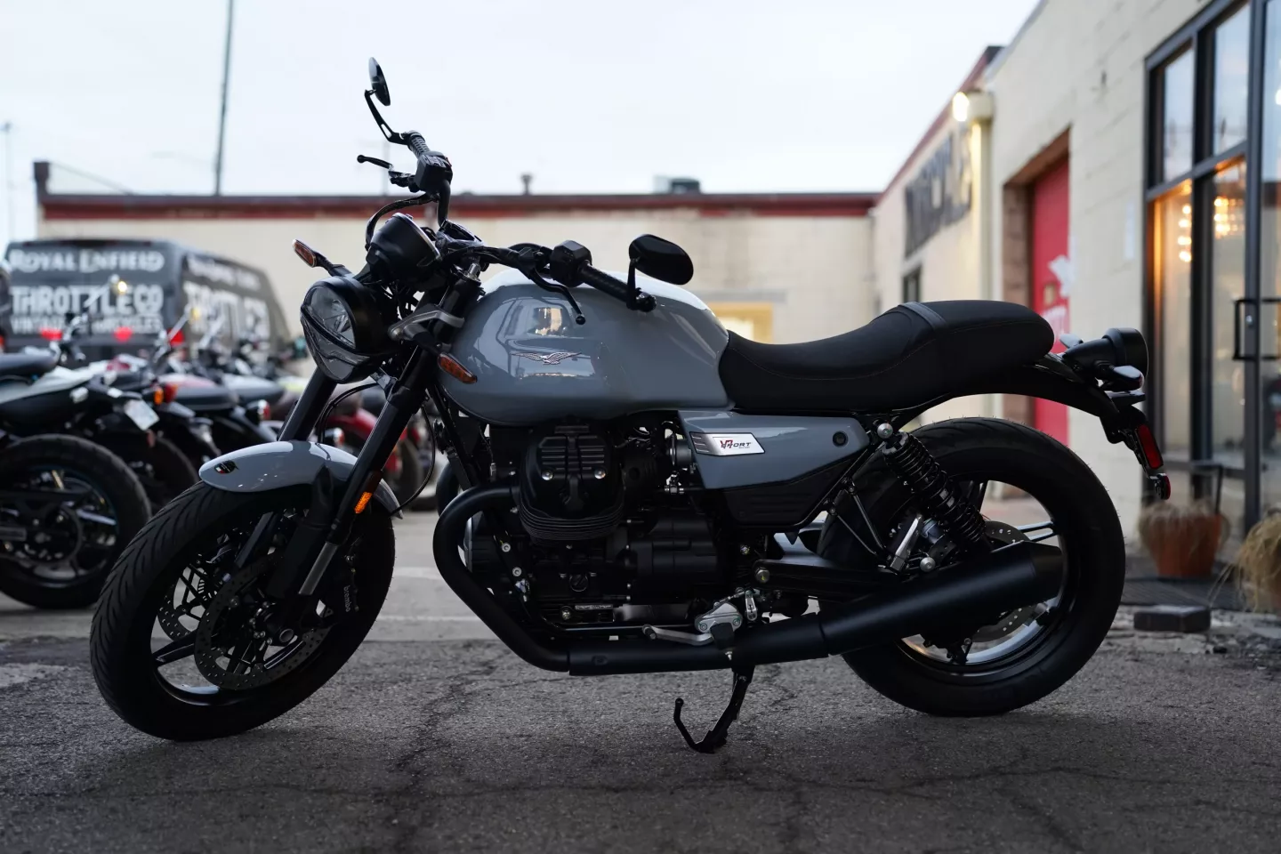 DSC07972 2027 Moto Guzzi V7 Sport - Grigio Lario