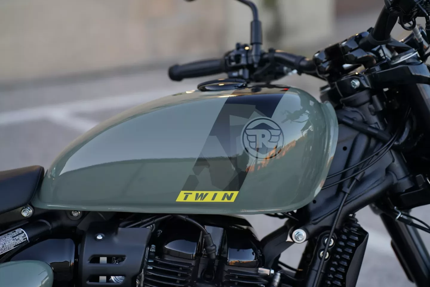 2026 Royal Enfield Shotgun 650 - Green Drill