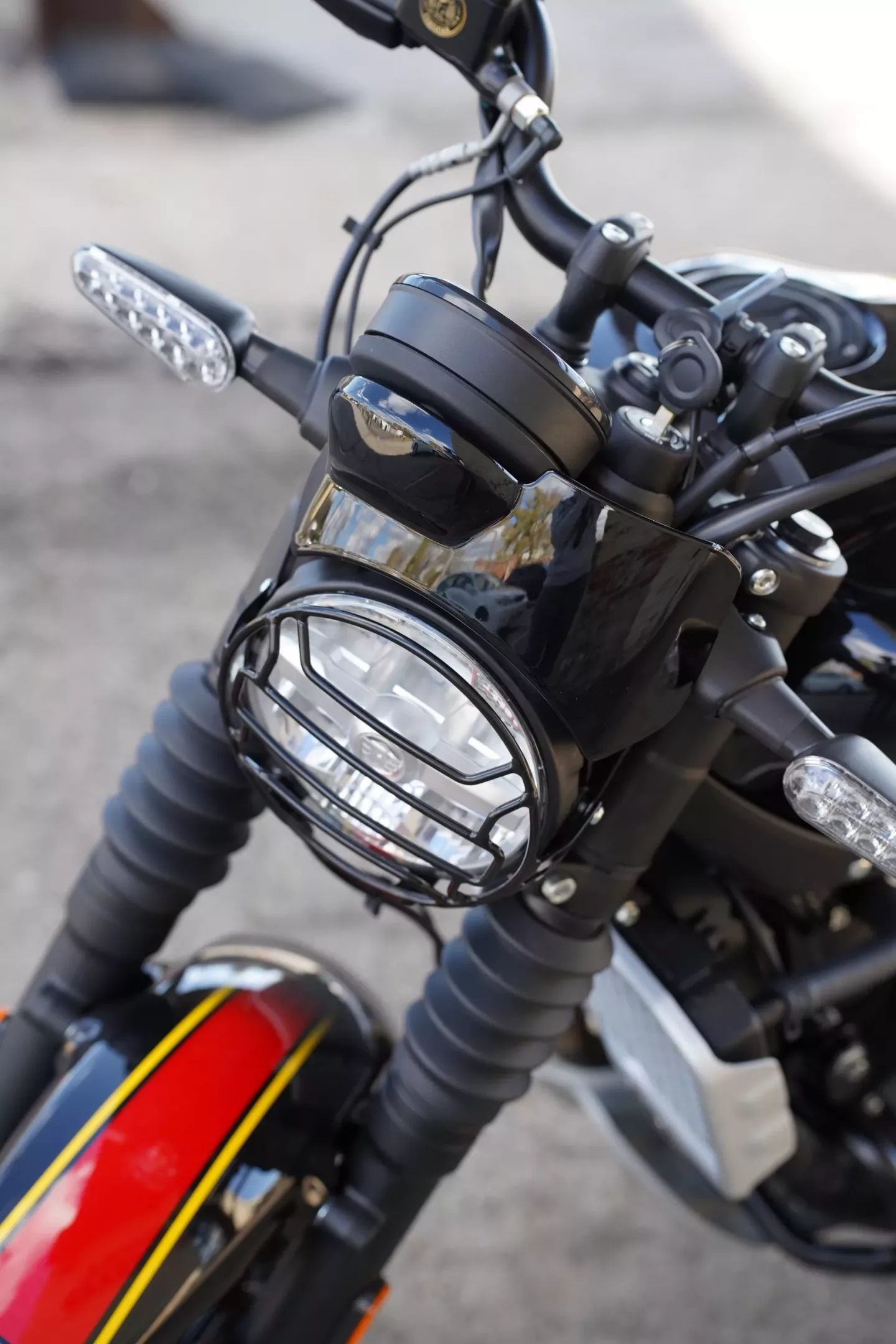 DSC08259 2026 Royal Enfield Guerrilla 450 - Playa Black Fully Loaded