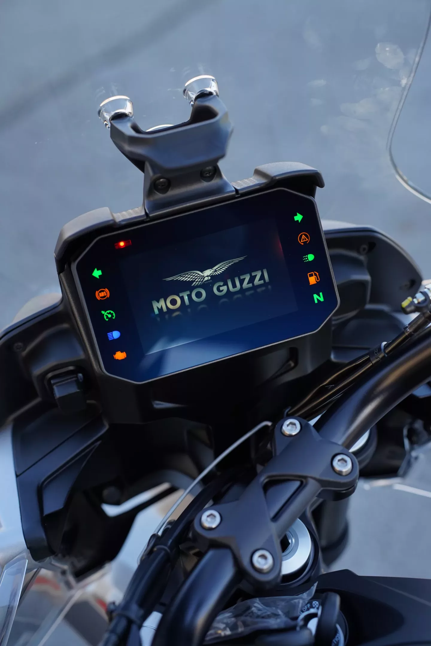 2026 Moto Guzzi V85TT - Travel