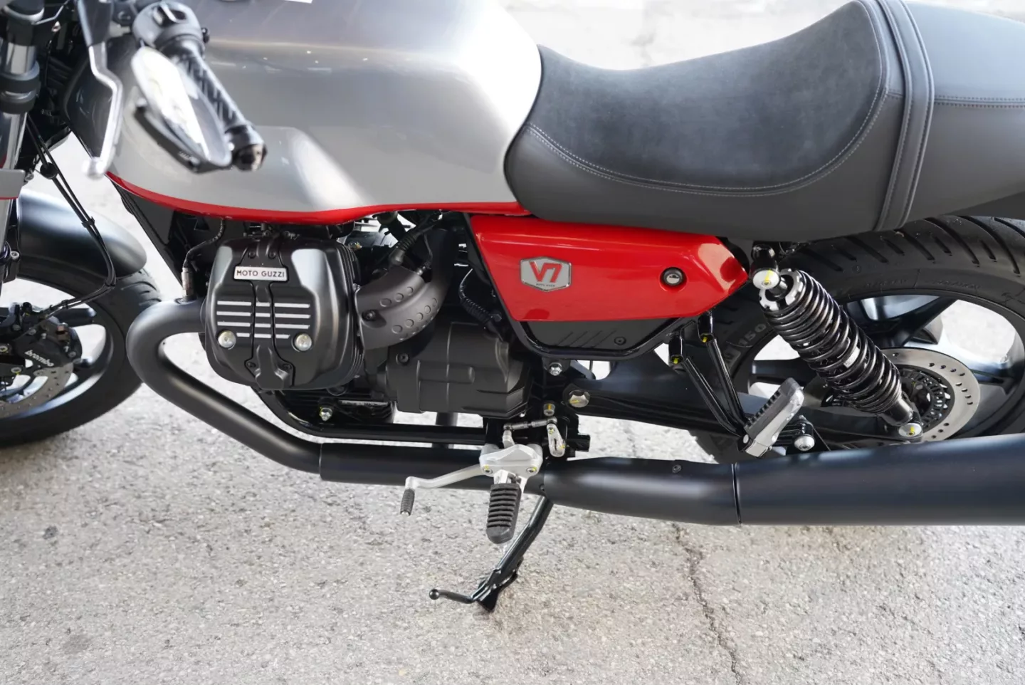 2024 Moto Guzzi V7 Stone - Corsa