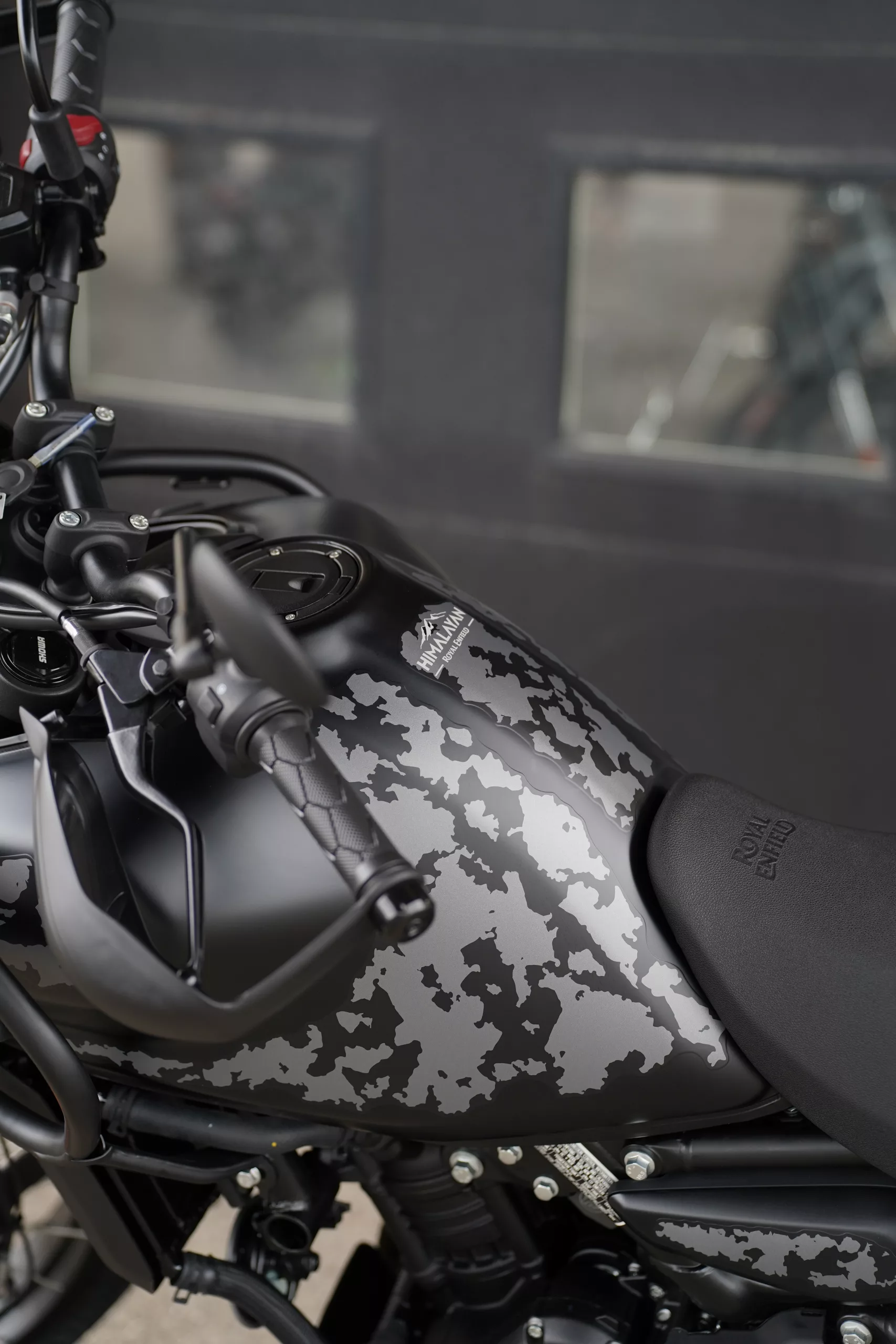 2026 Royal Enfield Himalayan - Mana Black Tubeless - Image 2