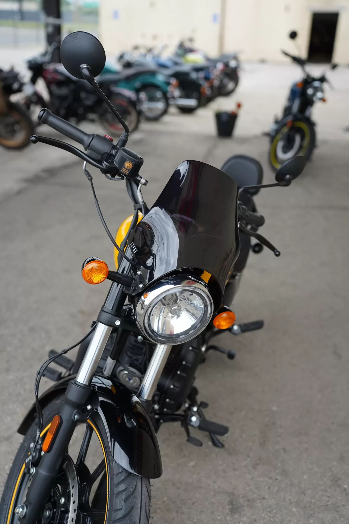 DSC09295 2024 Royal Enfield Meteor 350 - Fireball Yellow Used