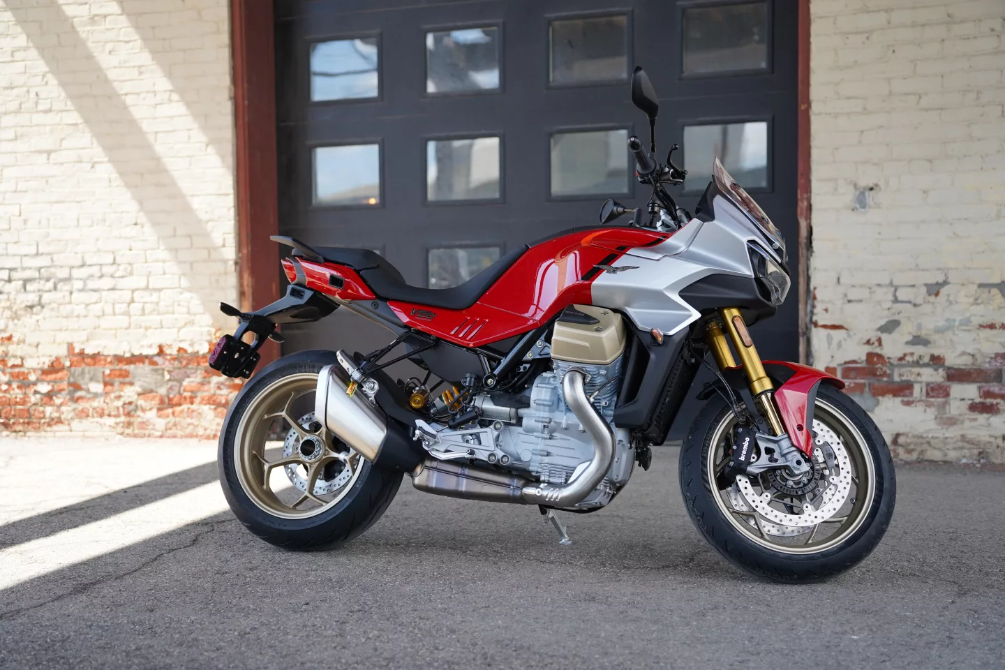 DSC09652 2026 Moto Guzzi V100 Mandello S - Red Lava