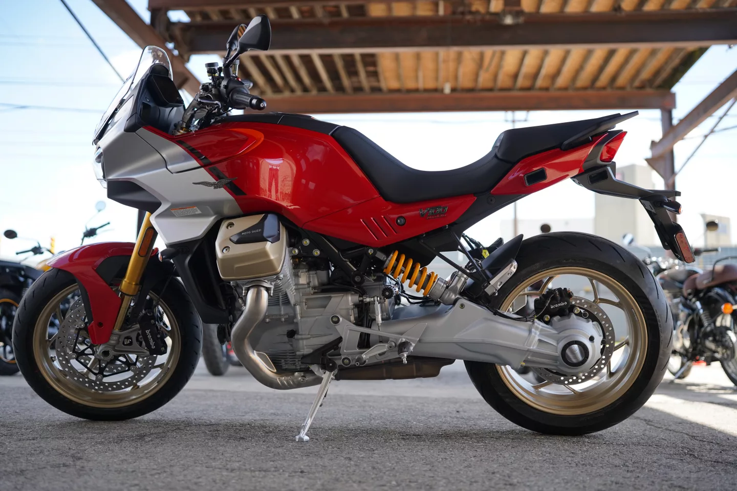DSC09664 2026 Moto Guzzi V100 Mandello S - Red Lava