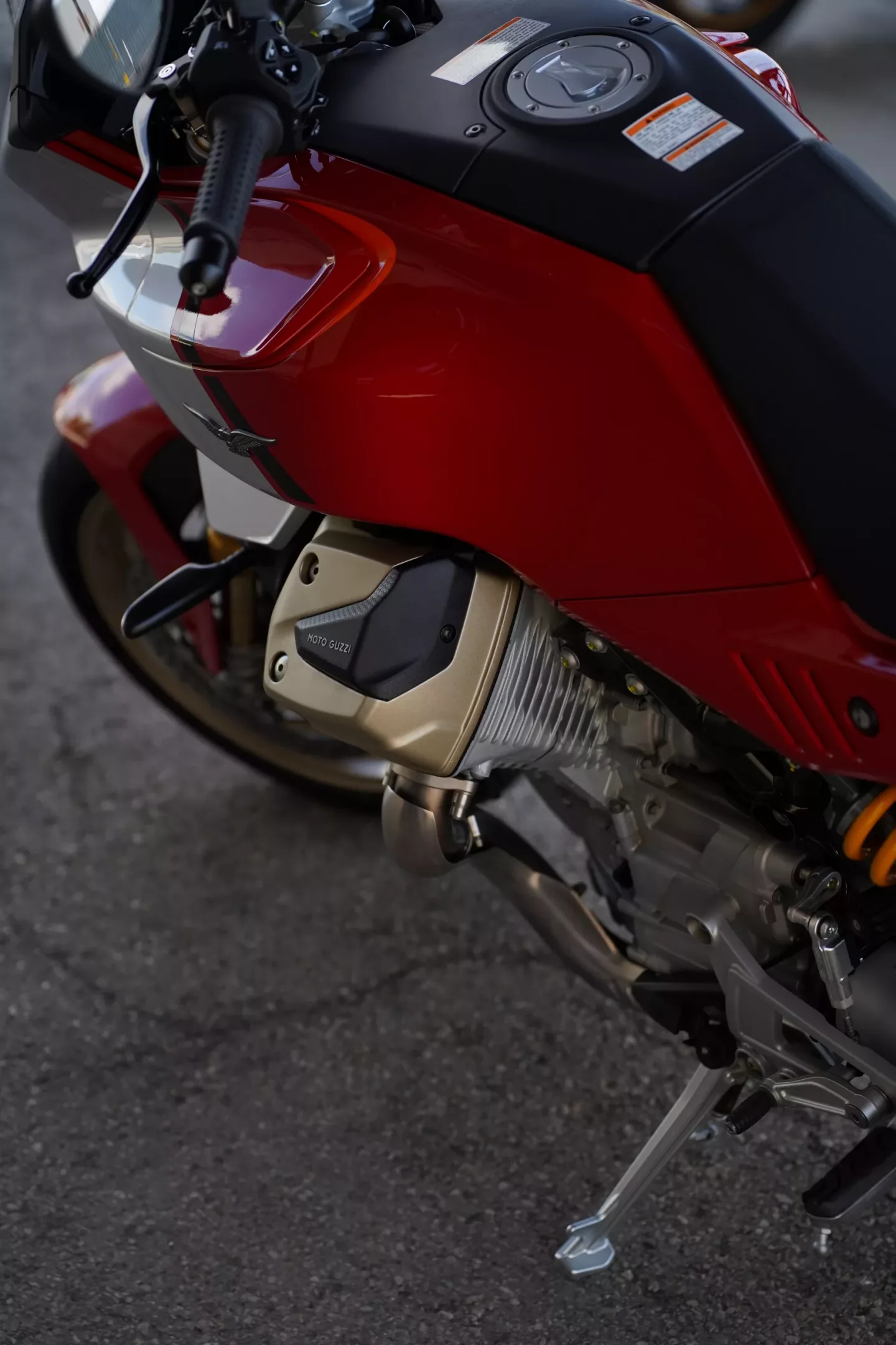 DSC09669 2026 Moto Guzzi V100 Mandello S - Red Lava