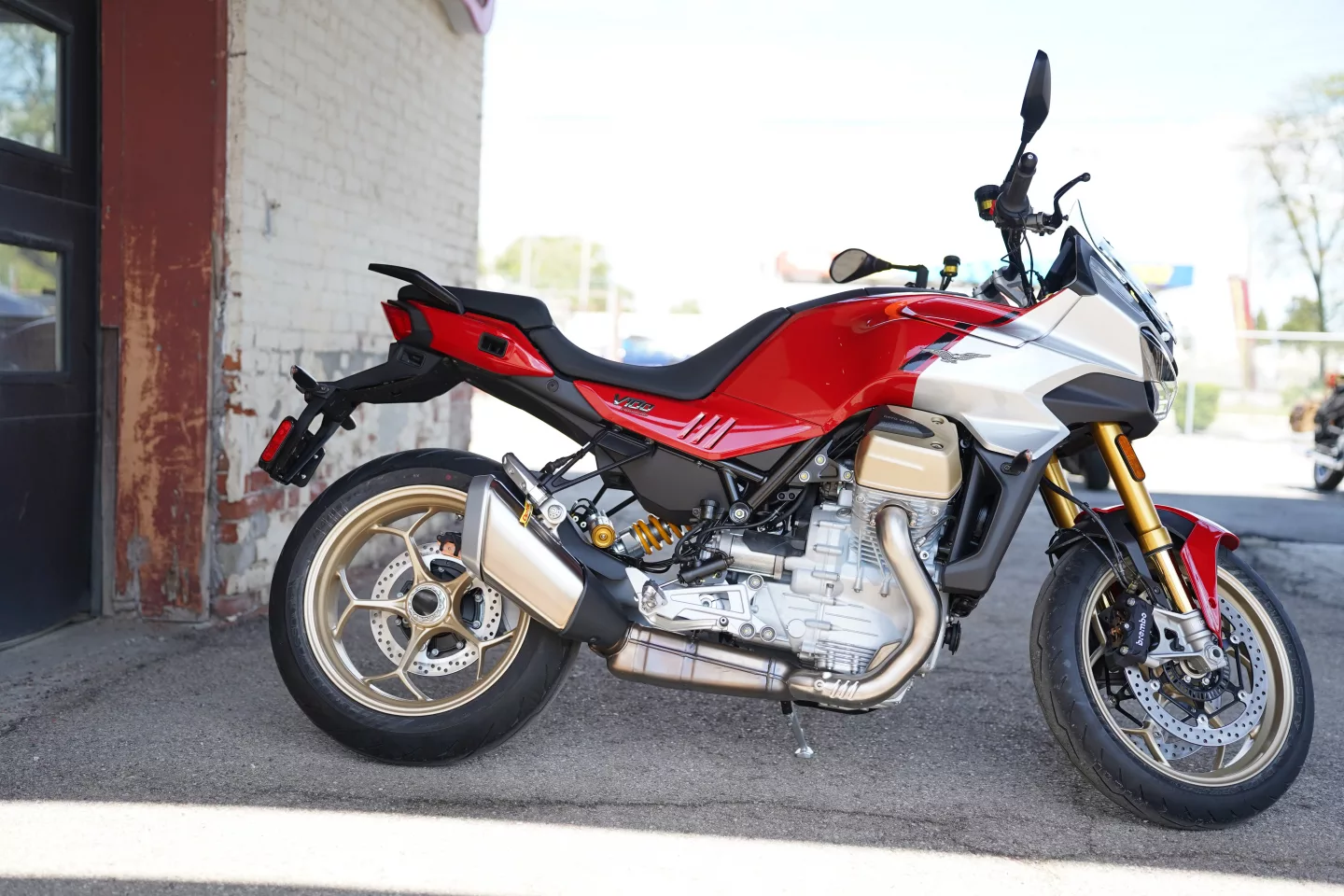 DSC09675 2026 Moto Guzzi V100 Mandello S - Red Lava