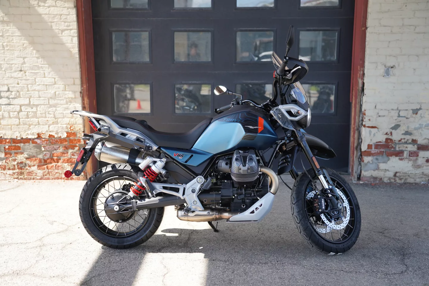 DSC09703 2026 Moto Guzzi V85TT Travel - Blue Zefiro