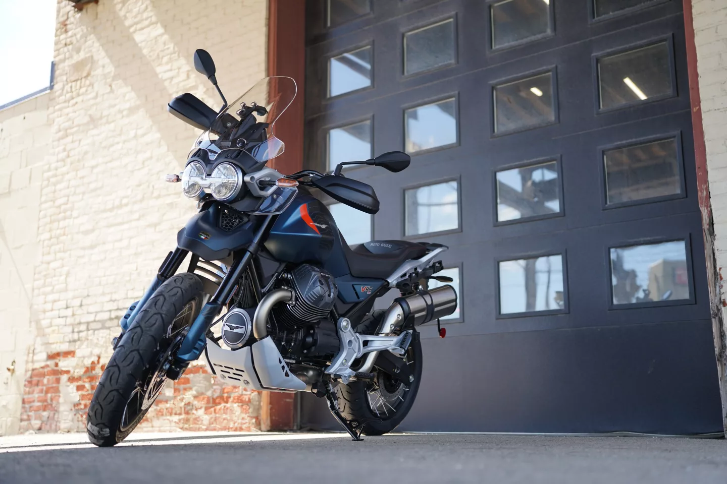 DSC09742 2026 Moto Guzzi V85TT Travel - Blue Zefiro