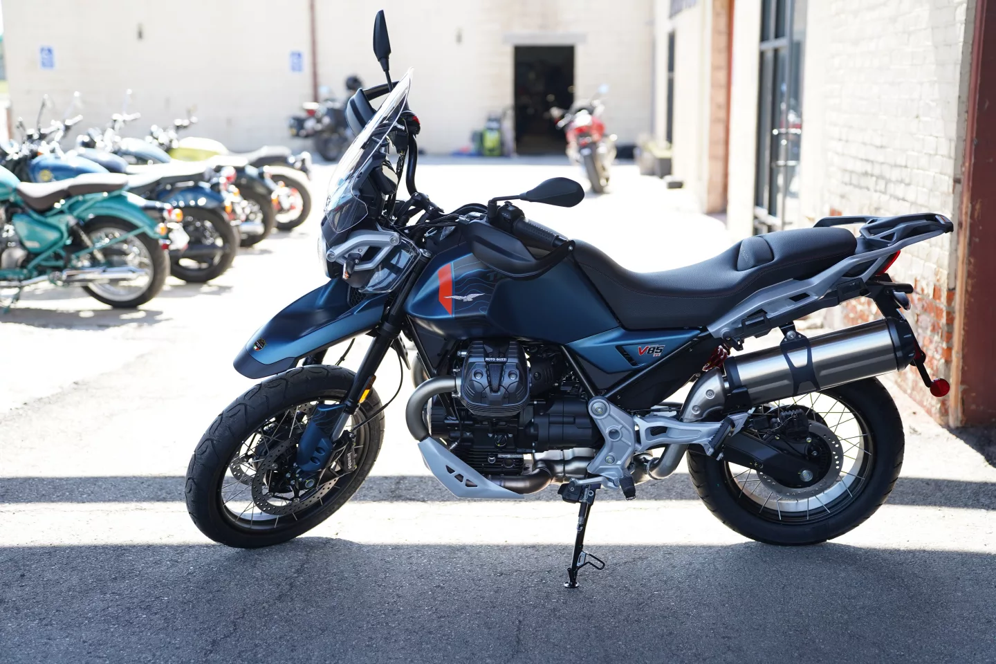 DSC09754 2026 Moto Guzzi V85TT Travel - Blue Zefiro