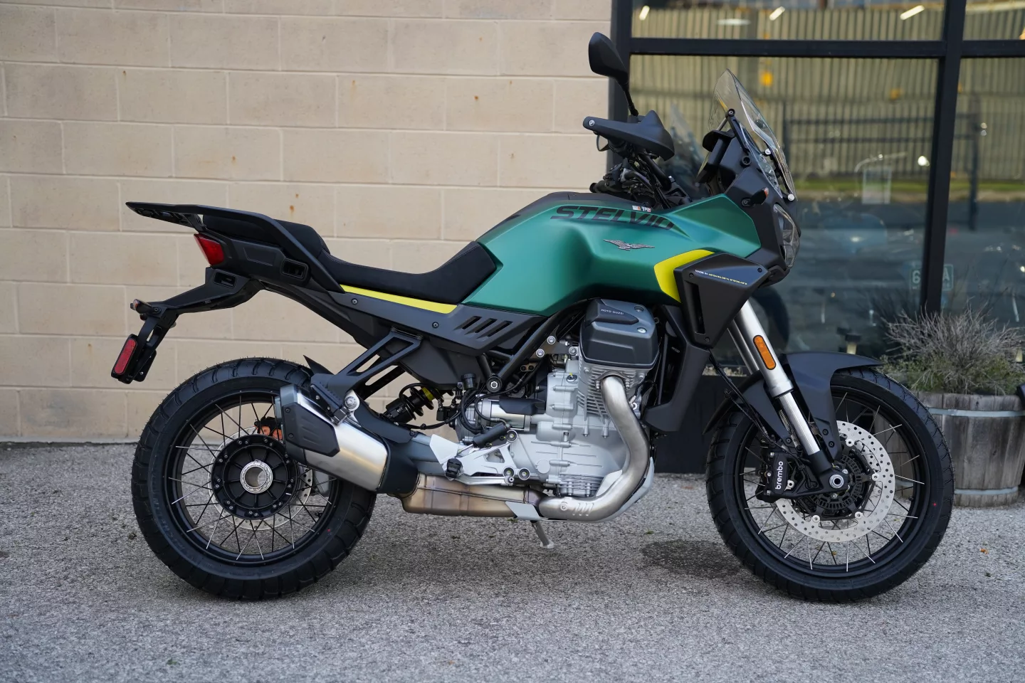 DSC09890 2027 Moto Guzzi Stelvio - Green Hiking PFF (Radar)
