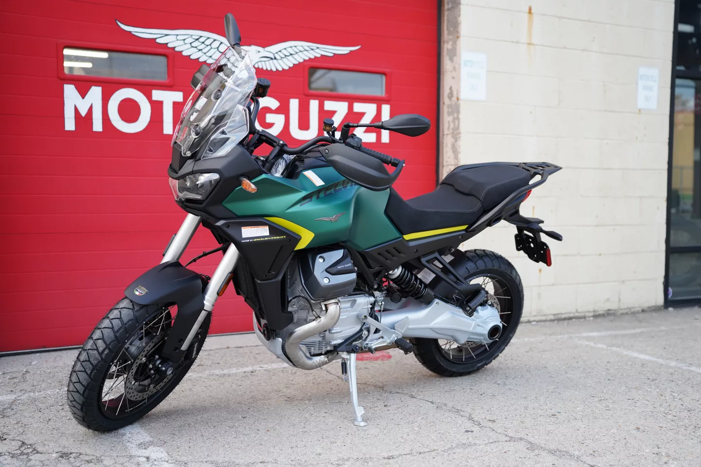 DSC09912 2027 Moto Guzzi Stelvio - Green Hiking PFF (Radar)